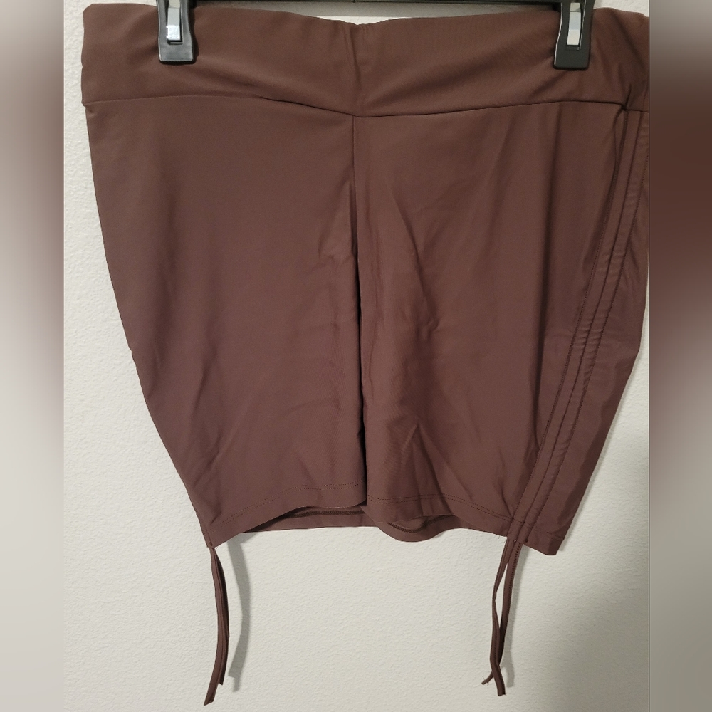 Brown rouched women's stepping-out shorts
